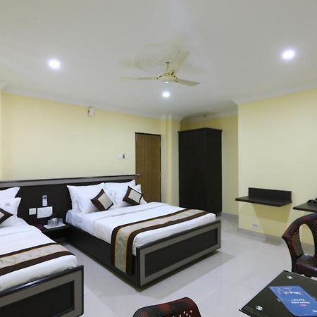 Madrasi Airport Hotel - Saibala Chennai Zewnętrze zdjęcie