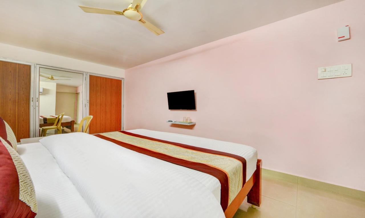 Madrasi Airport Hotel - Saibala Chennai Zewnętrze zdjęcie