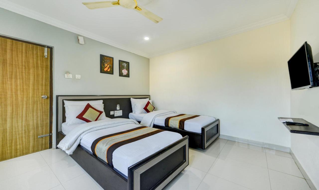 Madrasi Airport Hotel - Saibala Chennai Zewnętrze zdjęcie
